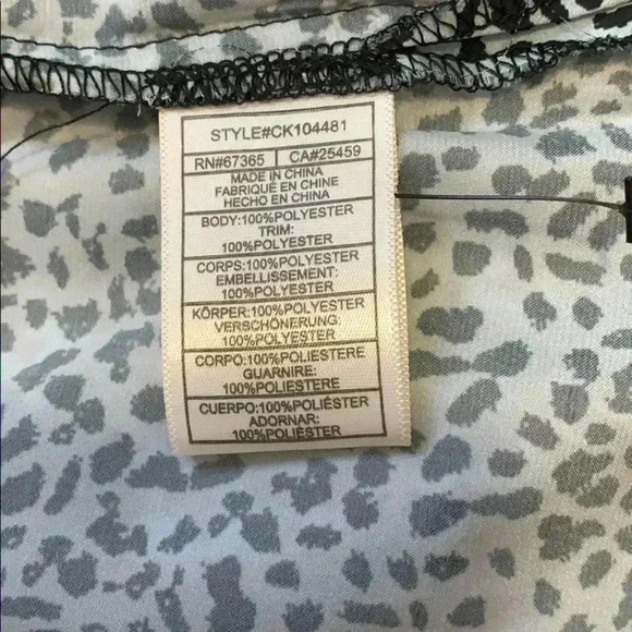 BNWT Cupcakes and cashmere Women’s Animal  print satin blouse size S - Picture 7 of 8